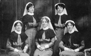 Members of Lady Rachel Dudley's Australian Voluntary Hospital, Southampton 27 August 1914, before embarkation for France. Matron Ida Greaves seated at centre. Photo:  Australian War Memorial