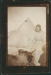 “Sister Rush stirring pea soup.  Very typical of how we cooked luxuries for the patients at Lemnos.  The fireplace made of mud. Oct 1915" Anne Donnell.  National Library of Australia MS 3962